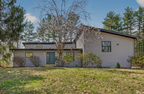 Photo of 4620 S Woodbine Drive, Bloomington, IN 47403 (MLS # 202612236)