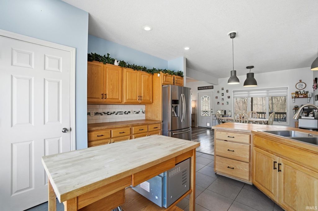 Photo of 9832 Crown Point Drive, Fort Wayne, IN 46804 (MLS # 202602933)