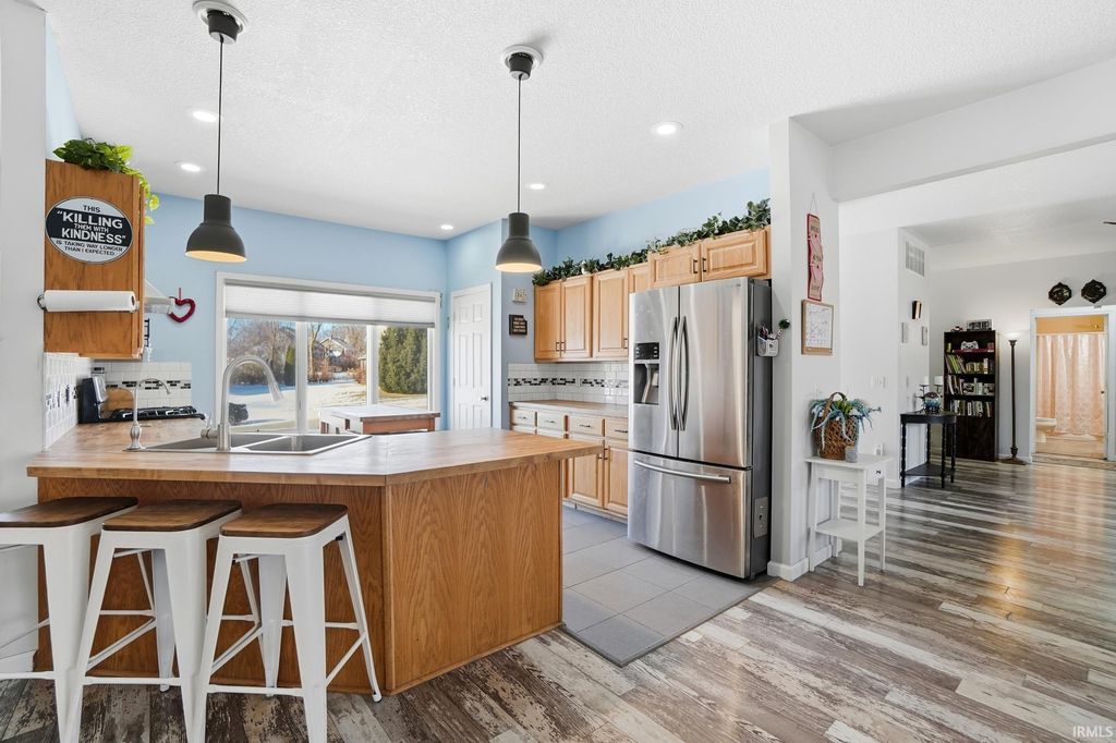 Photo of 9832 Crown Point Drive, Fort Wayne, IN 46804 (MLS # 202602933)