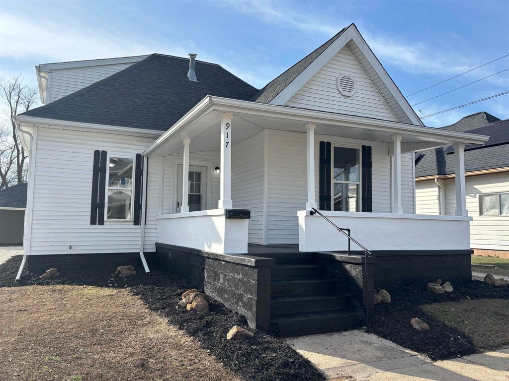 Photo of 917 Oak Street, Vincennes, IN 47591 (MLS # 202600479)