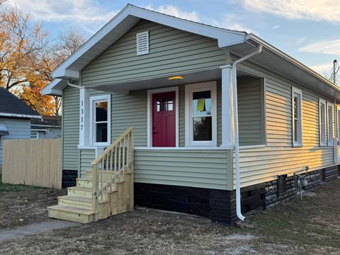 Photo of 1317 Wabash Avenue, Vincennes, IN 47591 (MLS # 202546406)