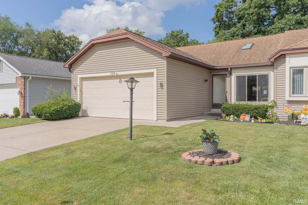 Photo of 1707 Lowell Wood Street, Mishawaka, IN 46545 (MLS # 202631172)