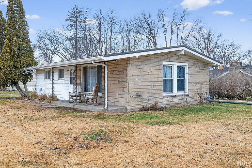 Photo of 1674 Toledo Road, Elkhart, IN 46516 (MLS # 202614846)