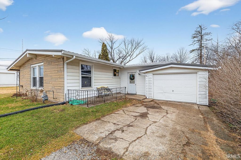 Photo of 1674 Toledo Road, Elkhart, IN 46516 (MLS # 202614846)