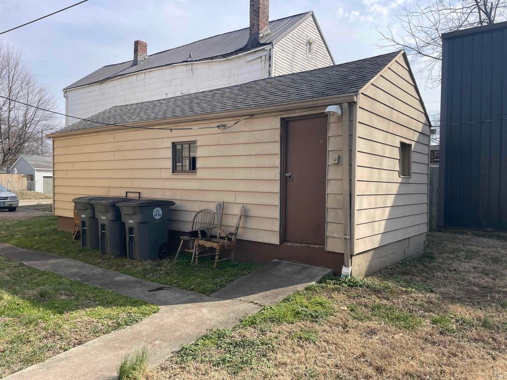 Photo of 620 N Fourth Avenue, Evansville, IN 47710 (MLS # 202606417)