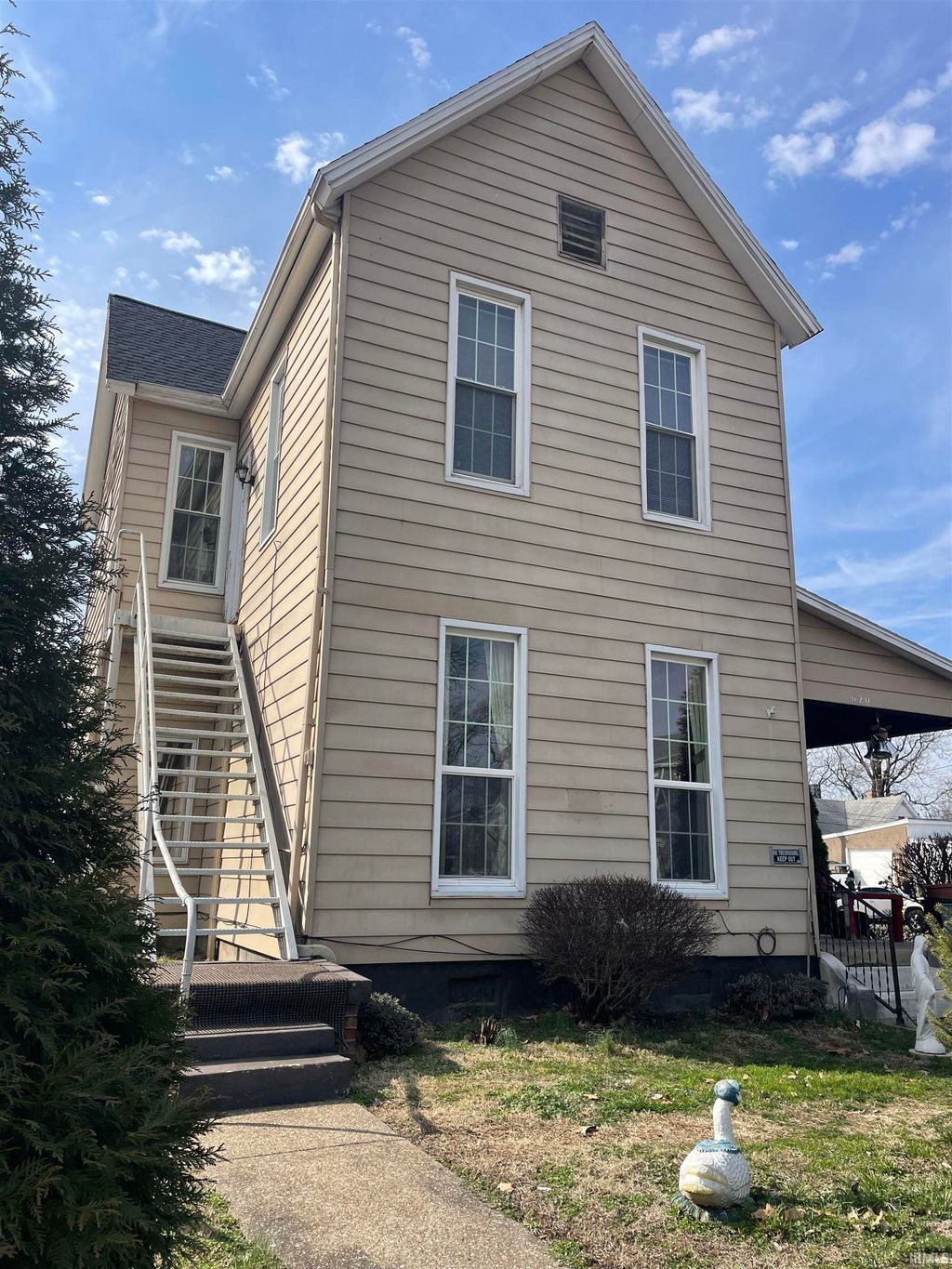 Photo of 620 N Fourth Avenue, Evansville, IN 47710 (MLS # 202606417)