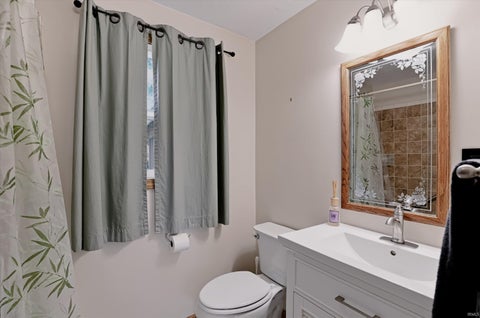 Tiny photo for 694 W Ladd Avenue, Bloomington, IN 47403 (MLS # 202644829)