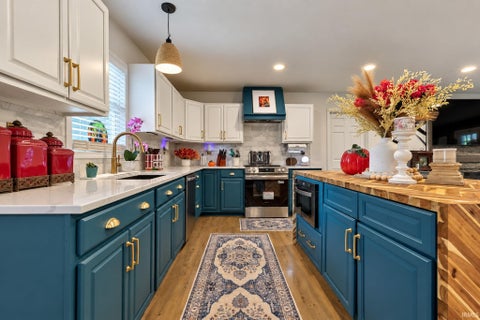 Tiny photo for 617 E Poplar Street, Boonville, IN 47601 (MLS # 202637632)