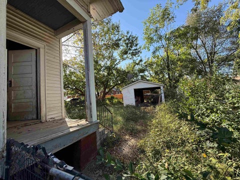 Tiny photo for 611 E Gum Street, Evansville, IN 47713 (MLS # 202642173)