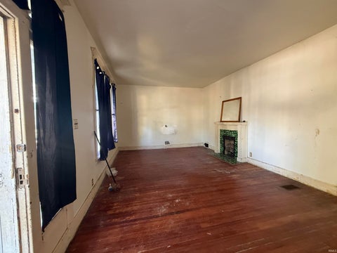 Tiny photo for 611 E Gum Street, Evansville, IN 47713 (MLS # 202642173)
