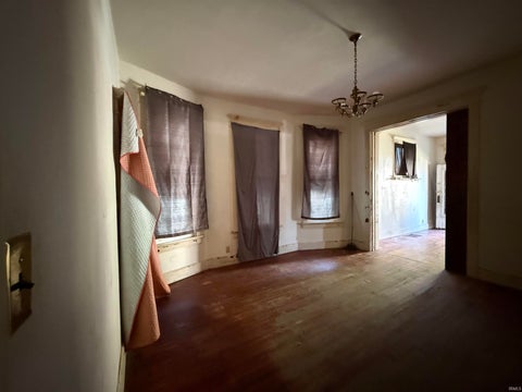 Tiny photo for 611 E Gum Street, Evansville, IN 47713 (MLS # 202642173)
