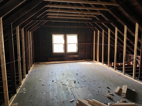 Tiny photo for 611 E Gum Street, Evansville, IN 47713 (MLS # 202642173)