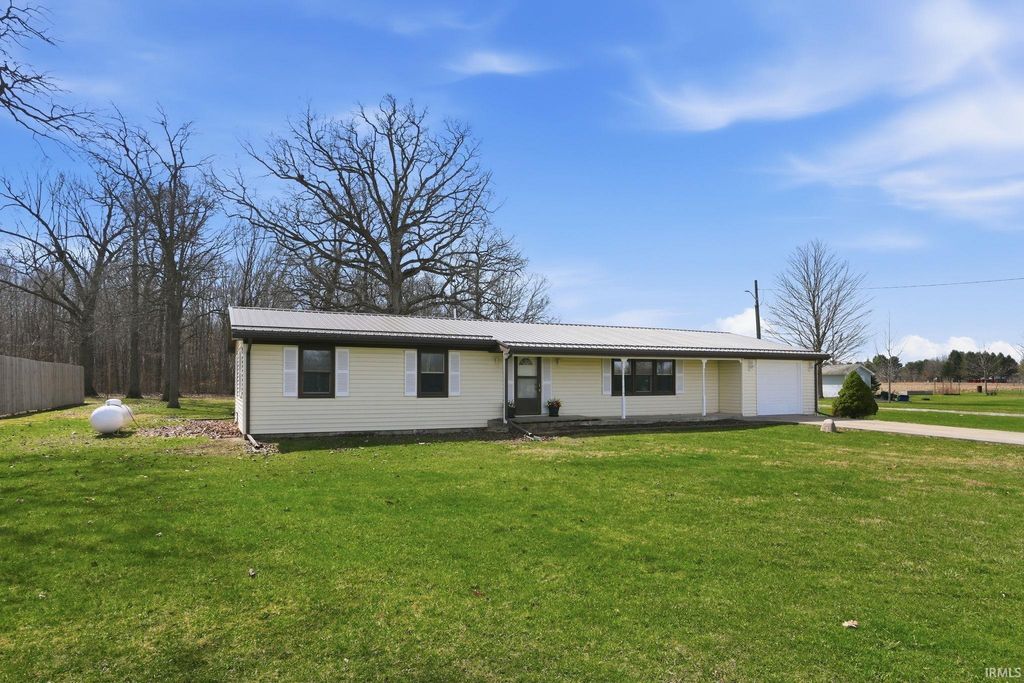 Photo of 11264 E 550 S, Laotto, IN 46763 (MLS # 202609817)