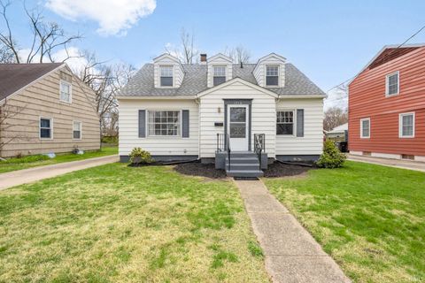 Photo of 1715 E Beardsley Avenue, Elkhart, IN 46514 (MLS # 202612179)