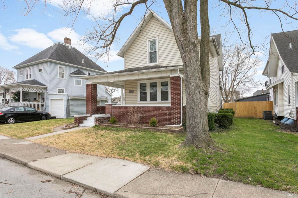 Photo of 221 Harrison Street, Mishawaka, IN 46544 (MLS # 202609716)