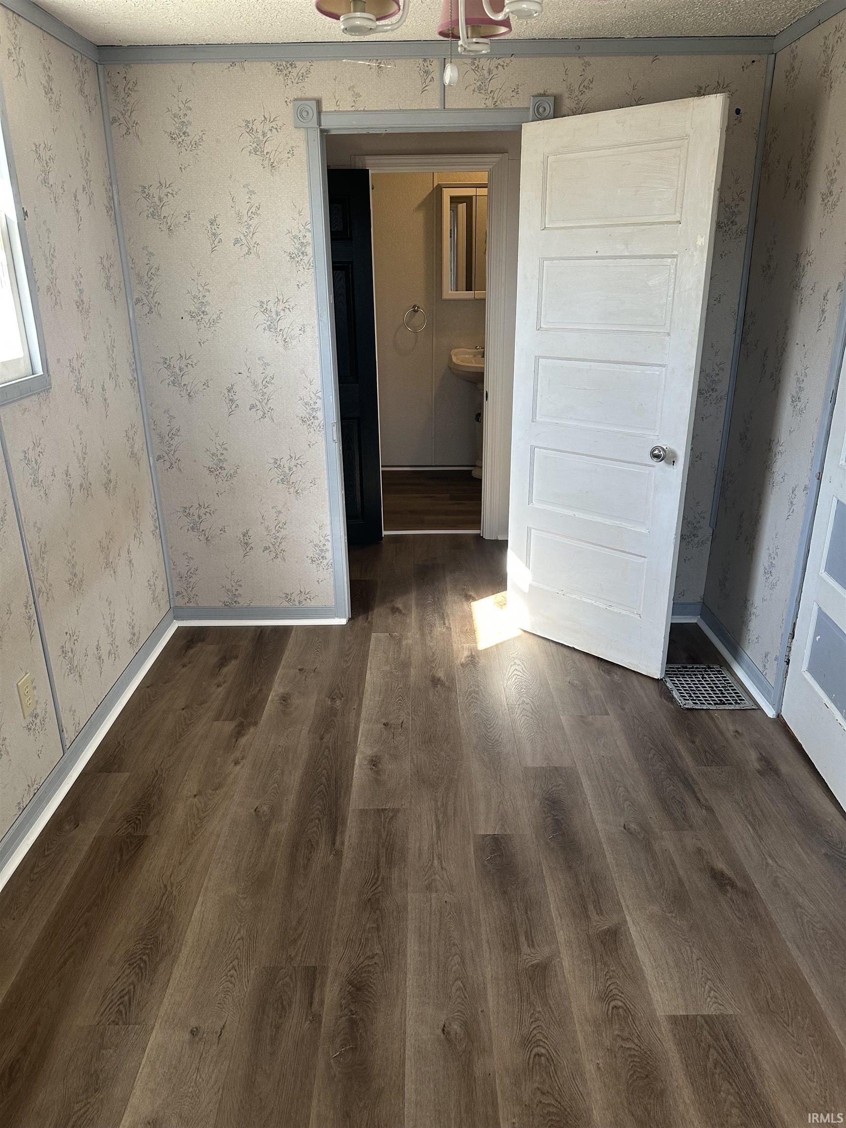 Rockville, Indiana 47872, United States, 2 Bedrooms Bedrooms, ,1 BathroomBathrooms,Residential,Pending,88563