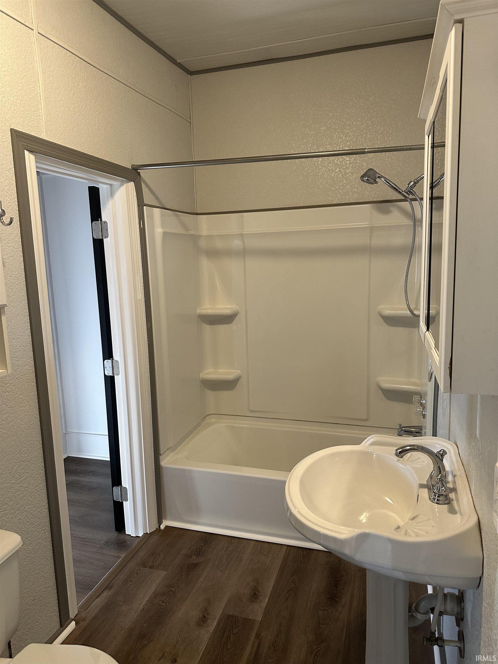 Rockville, Indiana 47872, United States, 2 Bedrooms Bedrooms, ,1 BathroomBathrooms,Residential,Pending,88563