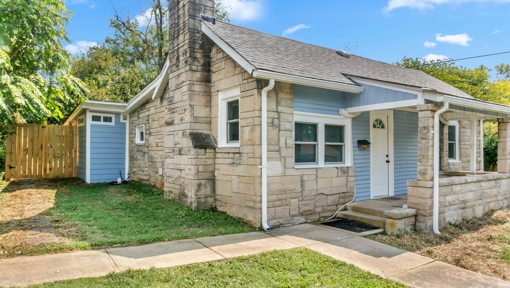Photo of 220 N Adams Street, Bloomington, IN 47404 (MLS # 202638642)