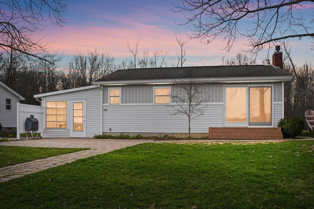 Photo of 0385 E 745 S, Wolcottville, IN 46795 (MLS # 202610181)