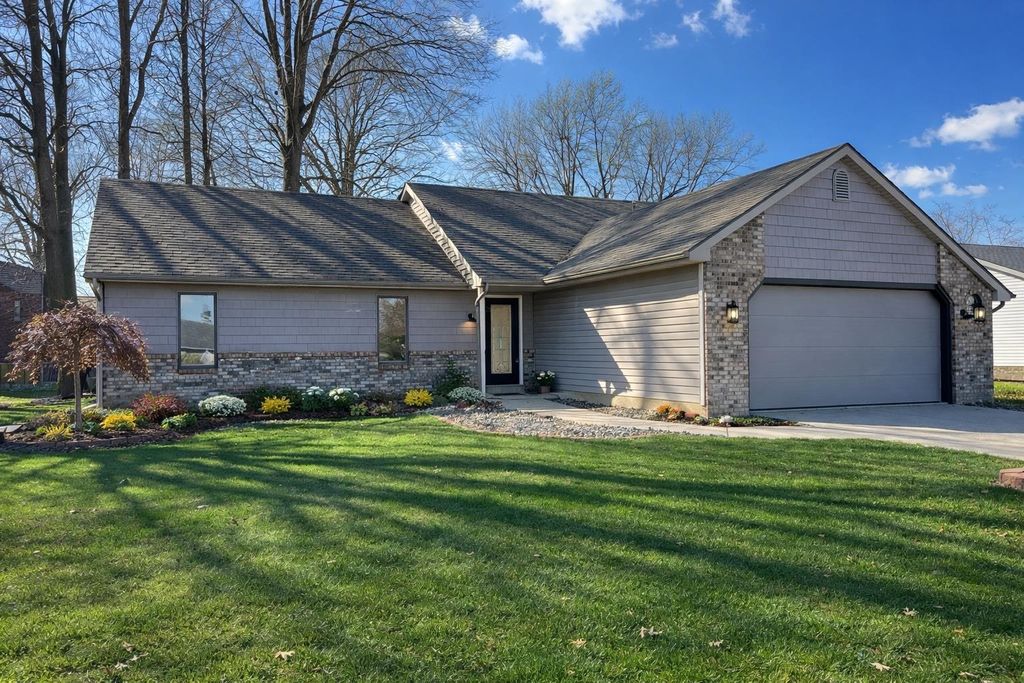 Photo of 5925 Gate Tree Lane, Fort Wayne, IN 46835 (MLS # 202608199)