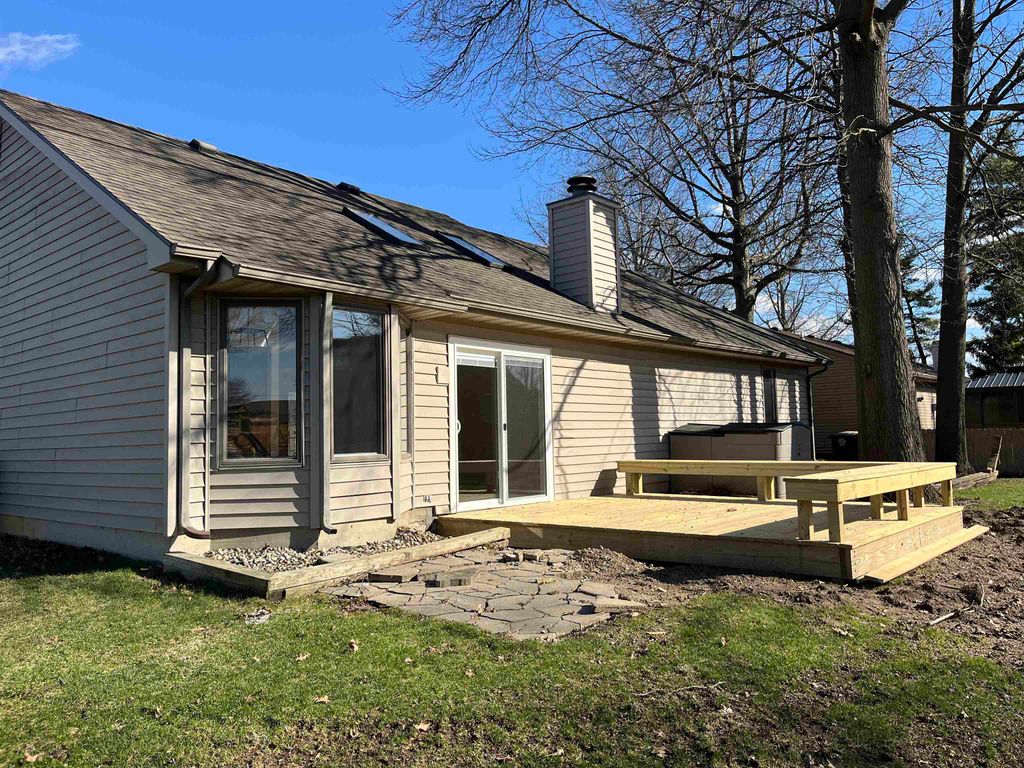 Photo of 5925 Gate Tree Lane, Fort Wayne, IN 46835 (MLS # 202608199)