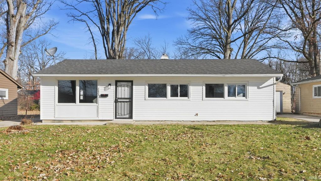 Photo of 2623 Trentman Avenue, Fort Wayne, IN 46806 (MLS # 202606436)