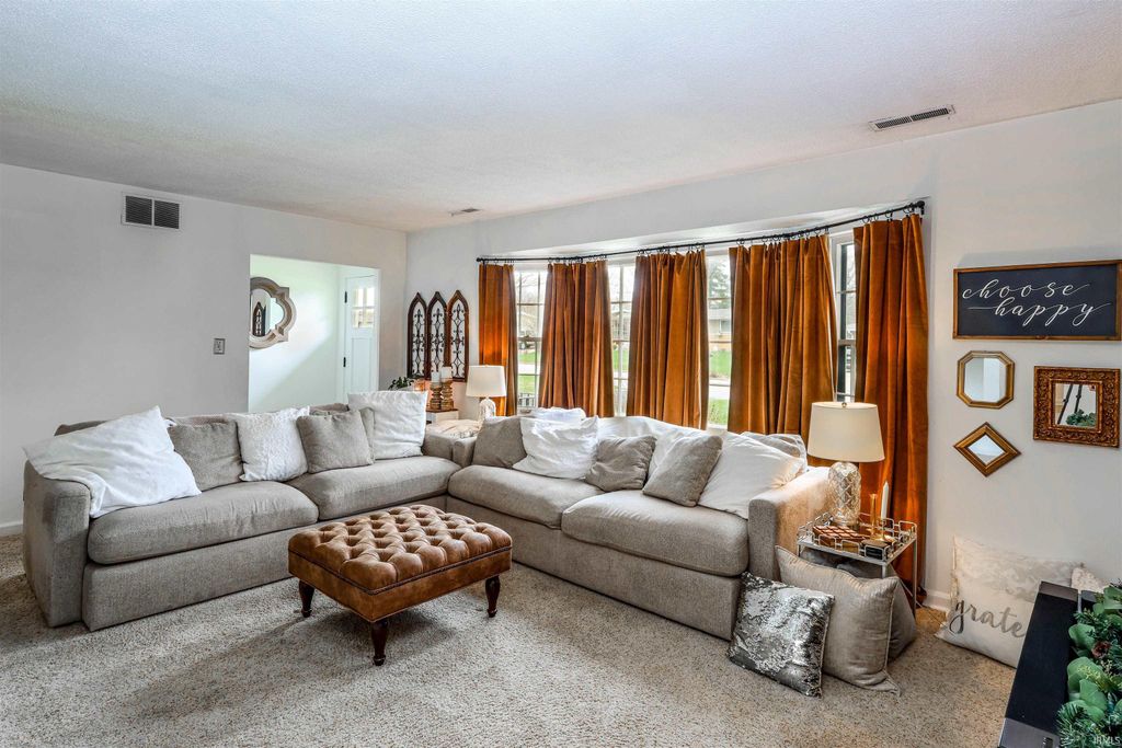 Photo of 1830 Denslow Drive, South Bend, IN 46614 (MLS # 202612635)