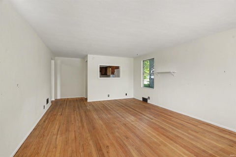 Tiny photo for 1139 E Colfax Avenue, South Bend, IN 46617 (MLS # 202641685)