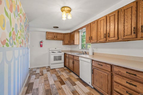 Tiny photo for 1139 E Colfax Avenue, South Bend, IN 46617 (MLS # 202641685)