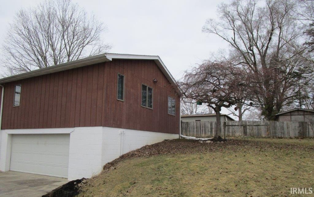 Photo of 4460 N Sullivan Road, Leesburg, IN 46538 (MLS # 202606171)