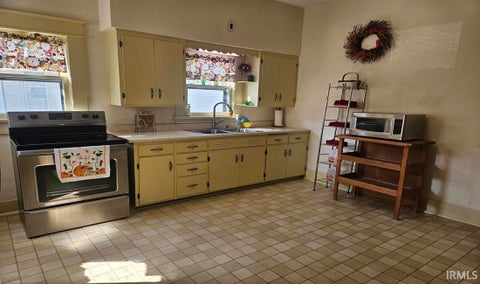 Tiny photo for 700 S Jackson Street, Frankfort, IN 46041 (MLS # 202635523)