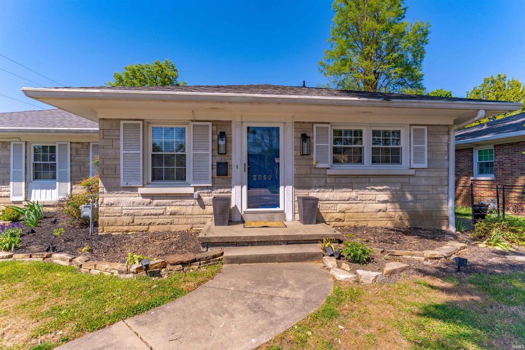 Photo of 2050 E Walnut Street, Evansville, IN 47714 (MLS # 202614207)