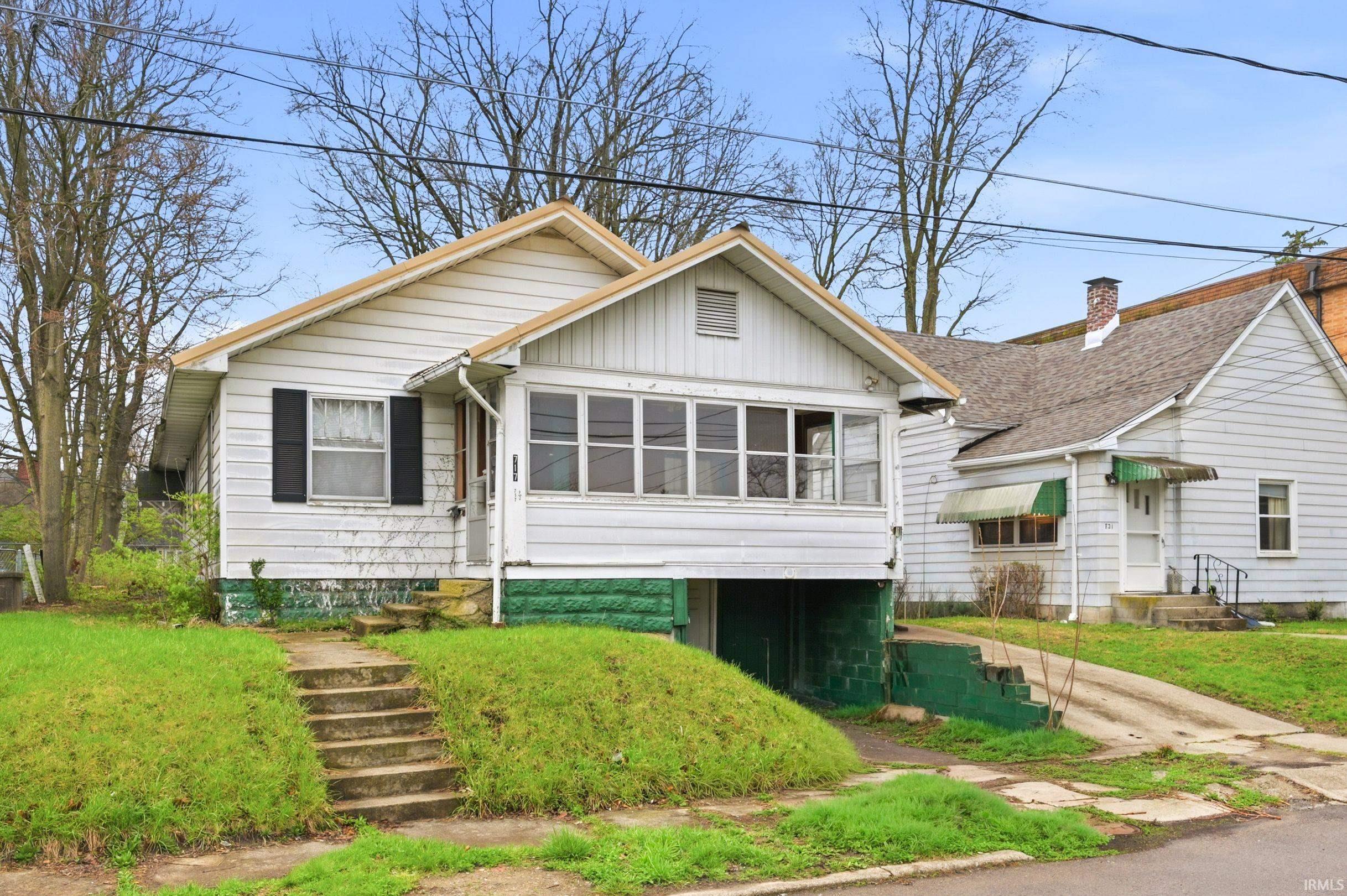 717 W Queen Street