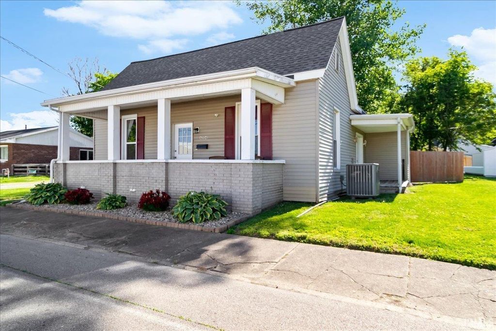 Photo of 614 S 3Rd Street, Boonville, IN 47601 (MLS # 202618957)