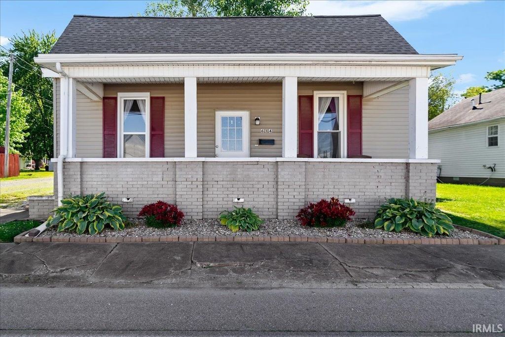 Photo of 614 S 3Rd Street, Boonville, IN 47601 (MLS # 202618957)