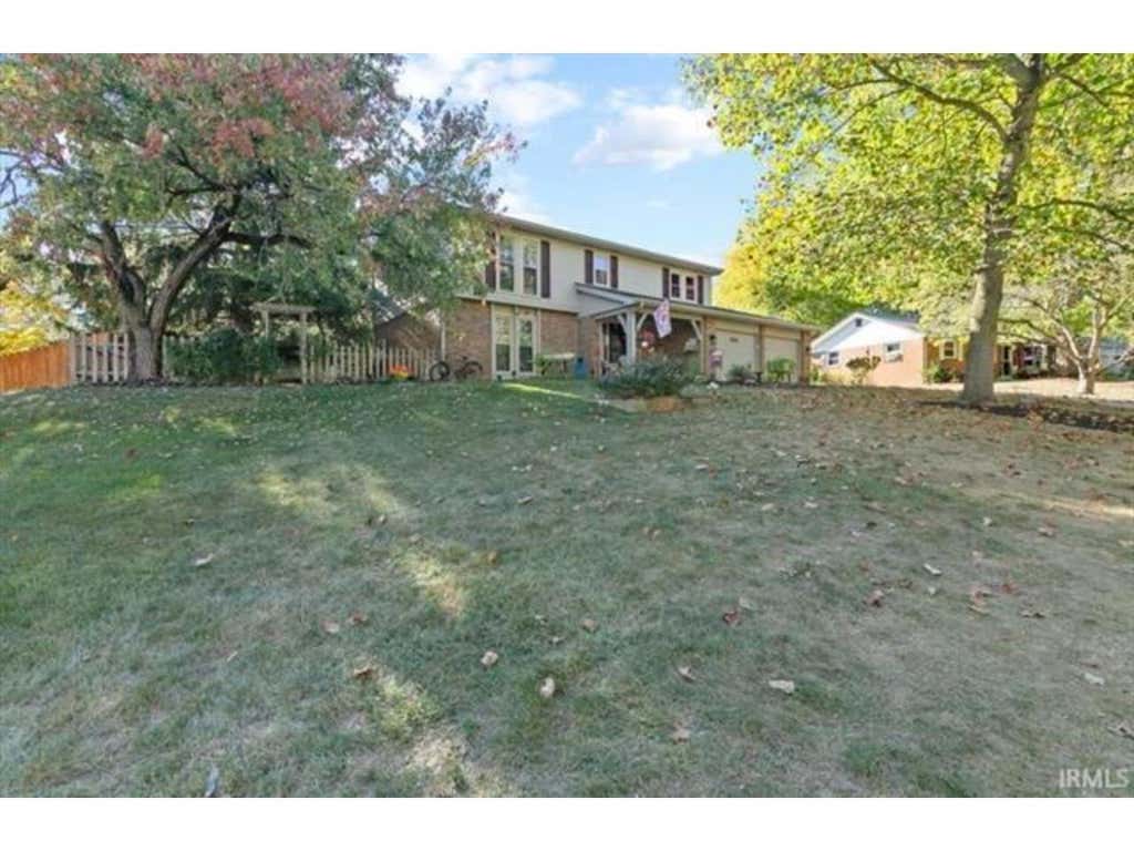Photo of 915 Edgehill Lane, Anderson, IN 46012 (MLS # 202617977)
