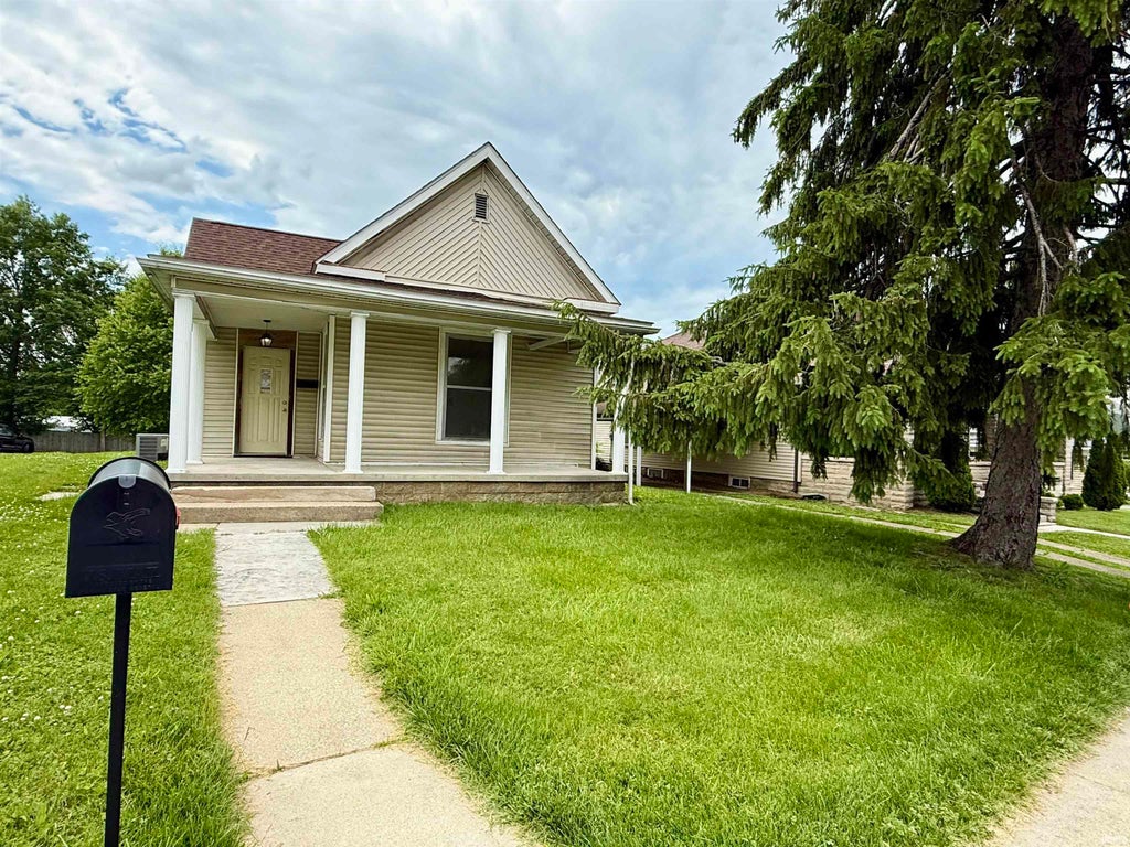 Photo of 921 Lincoln Avenue, Bedford, IN 47421 (MLS # 202622796)