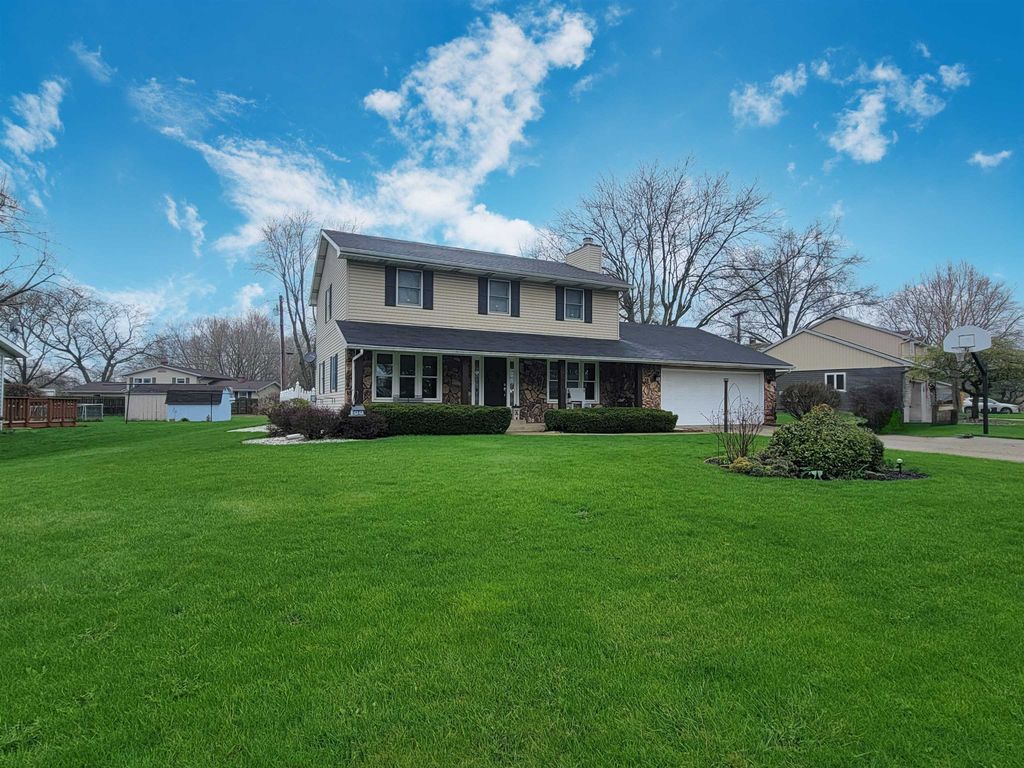 Photo of 1056 Parkwood Drive, Nappanee, IN 46550 (MLS # 202611277)