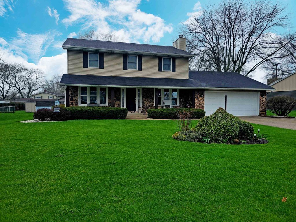 Photo of 1056 Parkwood Drive, Nappanee, IN 46550 (MLS # 202611277)
