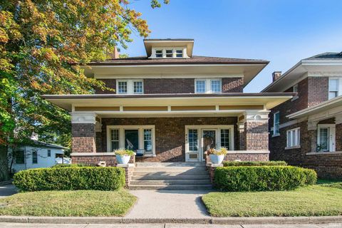 Photo of 615 E Center Street, Warsaw, IN 46580 (MLS # 202536277)