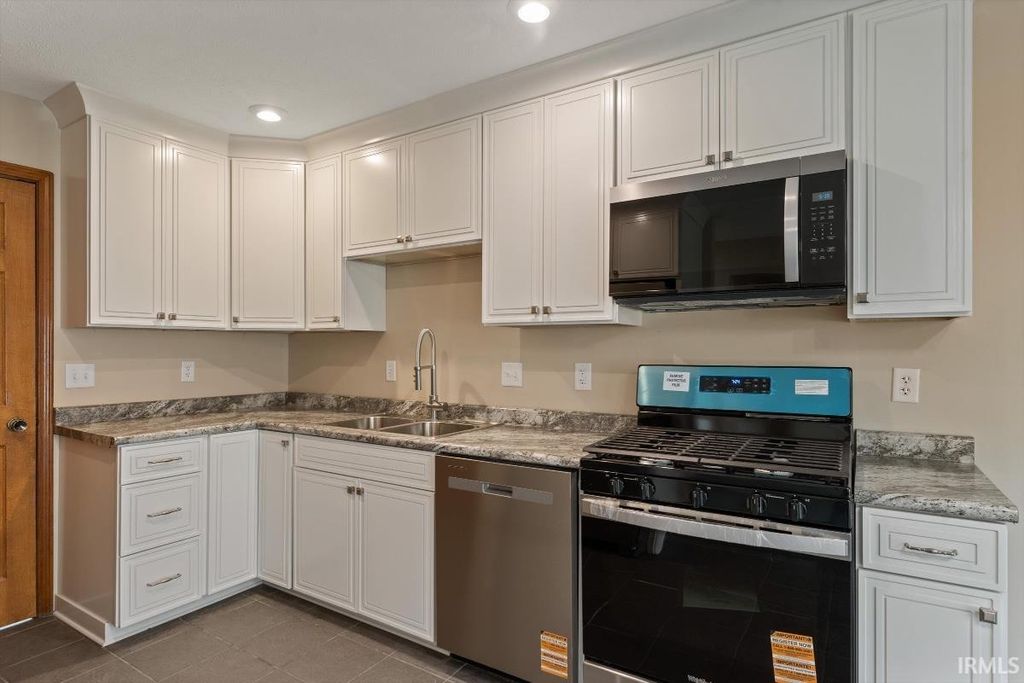 Photo of 50944 Pine Meadows Drive, Granger, IN 46530 (MLS # 202608684)