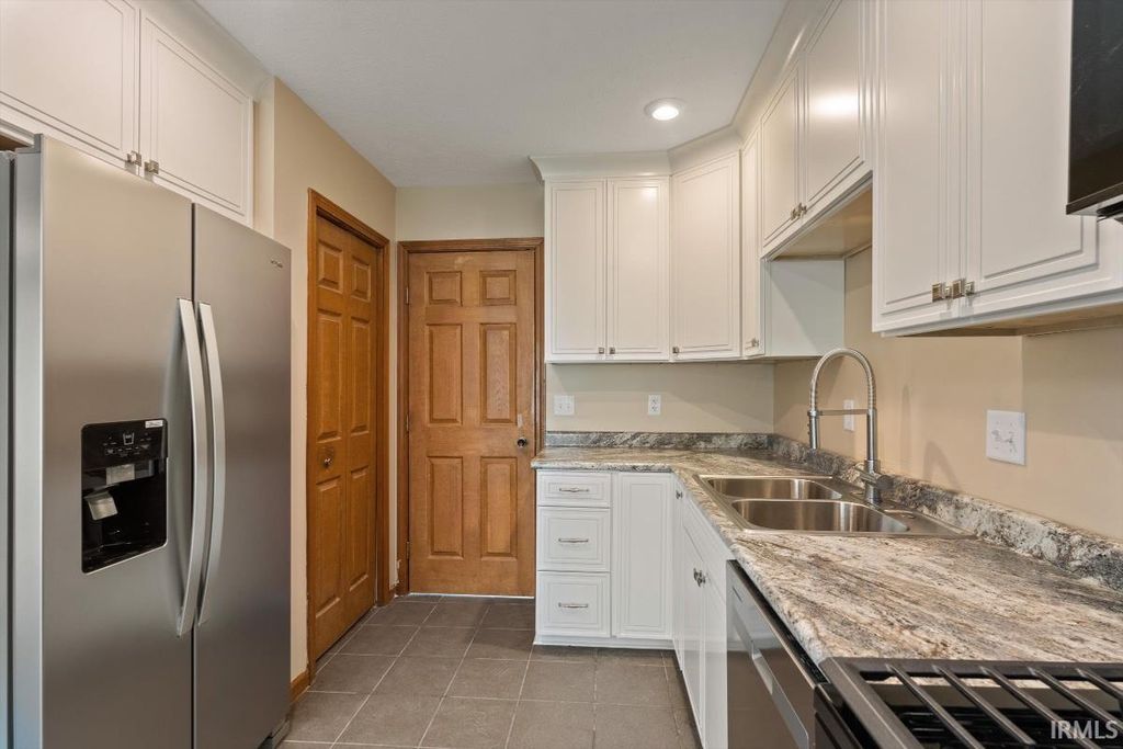 Photo of 50944 Pine Meadows Drive, Granger, IN 46530 (MLS # 202608684)