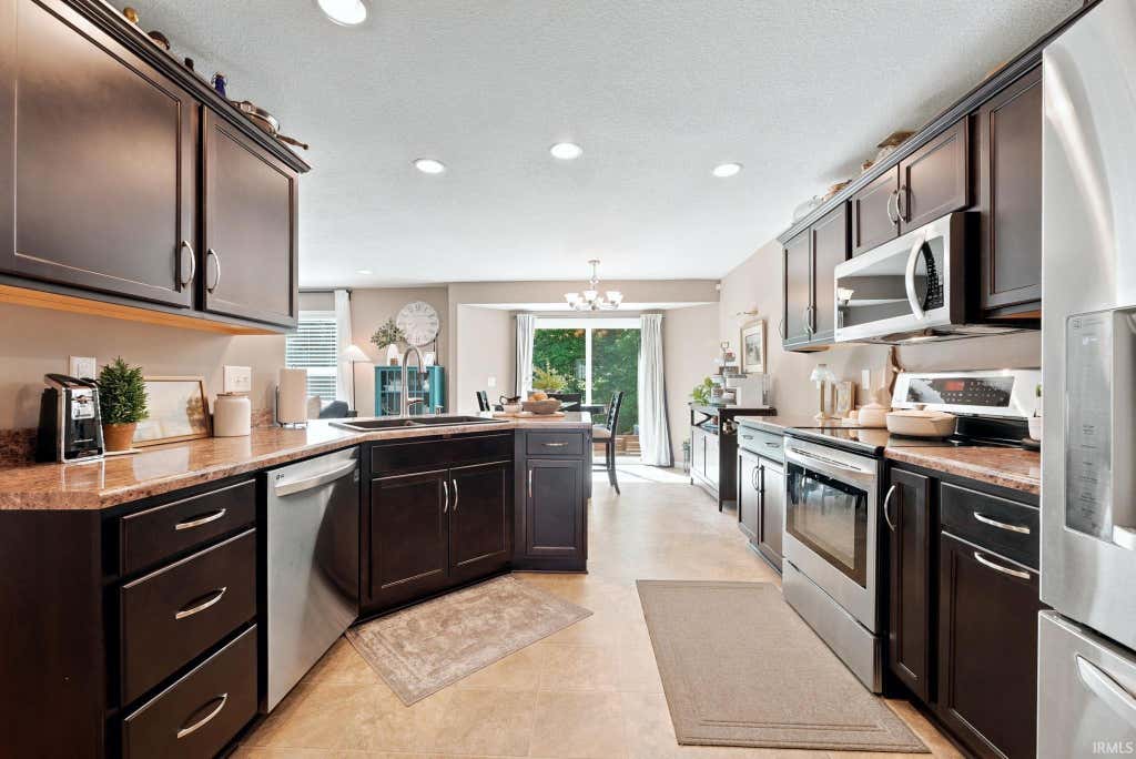 Photo of 343 Lisbon Drive, Fort Wayne, IN 46818 (MLS # 202625628)