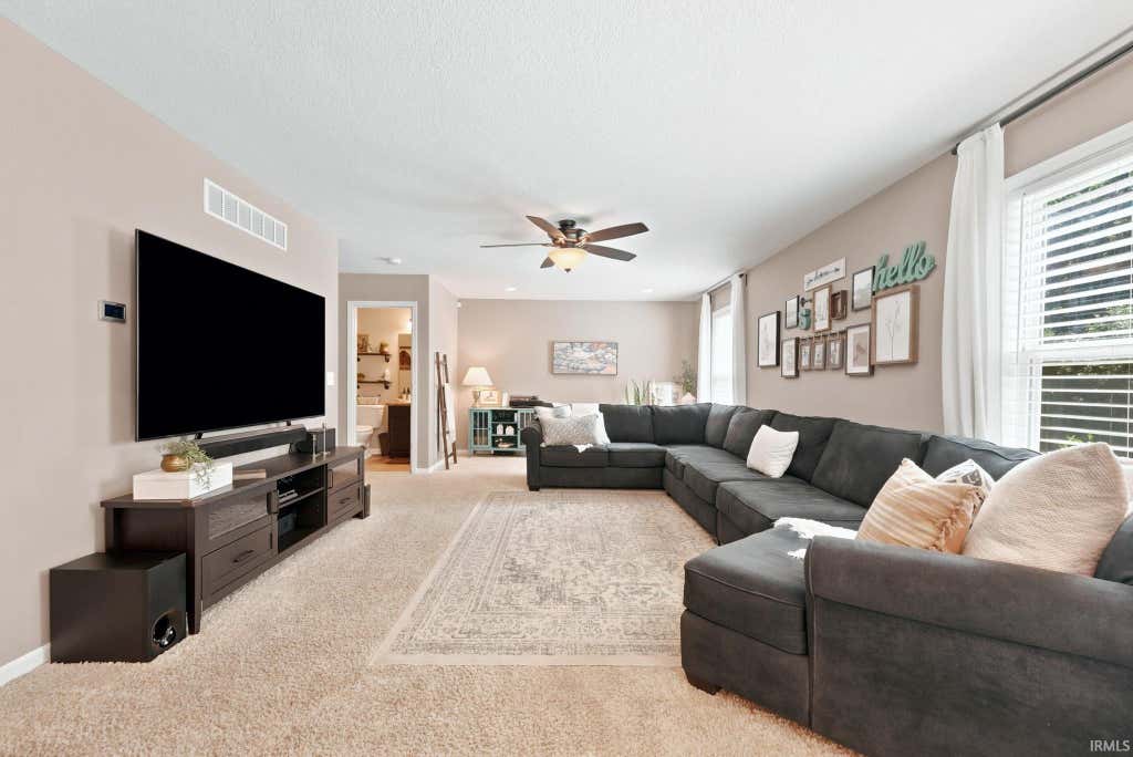 Photo of 343 Lisbon Drive, Fort Wayne, IN 46818 (MLS # 202625628)