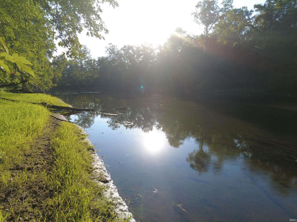 Photo for 845 E 75N Road, Winamac, IN 46996 (MLS # 202537209)