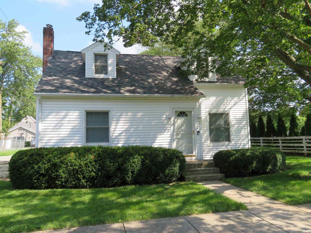 Photo of 1205 Hickory Street, Goshen, IN 46526 (MLS # 202634479)