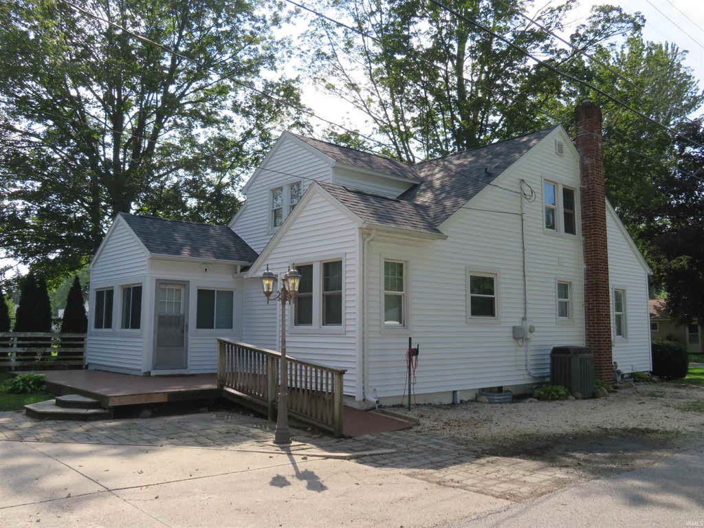 Photo of 1205 Hickory Street, Goshen, IN 46526 (MLS # 202634479)