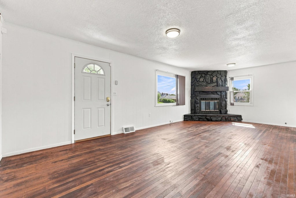 Photo of 1901 Poinsette Drive, Fort Wayne, IN 46808 (MLS # 202637178)