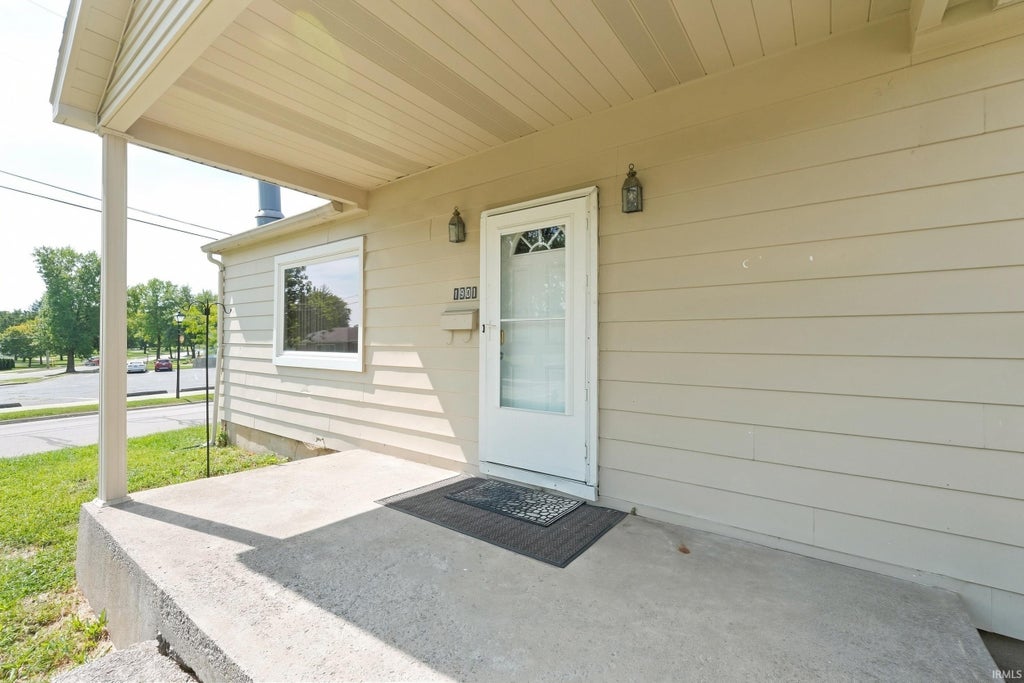Photo of 1901 Poinsette Drive, Fort Wayne, IN 46808 (MLS # 202637178)