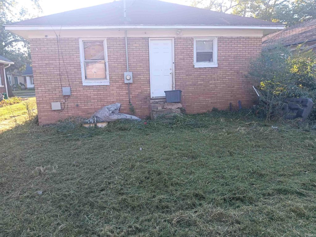 Photo of 1000 S 19th Street, Terre Haute, IN 47802 (MLS # 202536059)